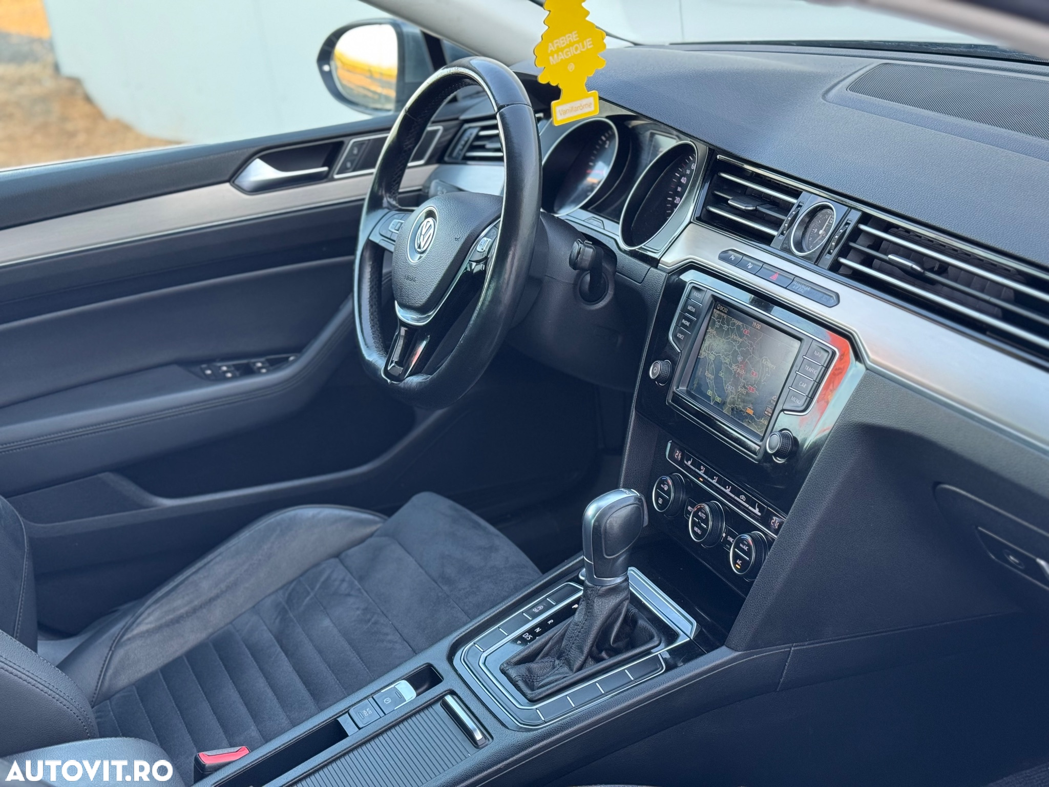Volkswagen Passat 2.0 TDI DSG Highline - 11