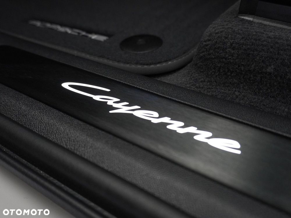 Porsche Cayenne E-Hybrid PHEV Black Edition - 24