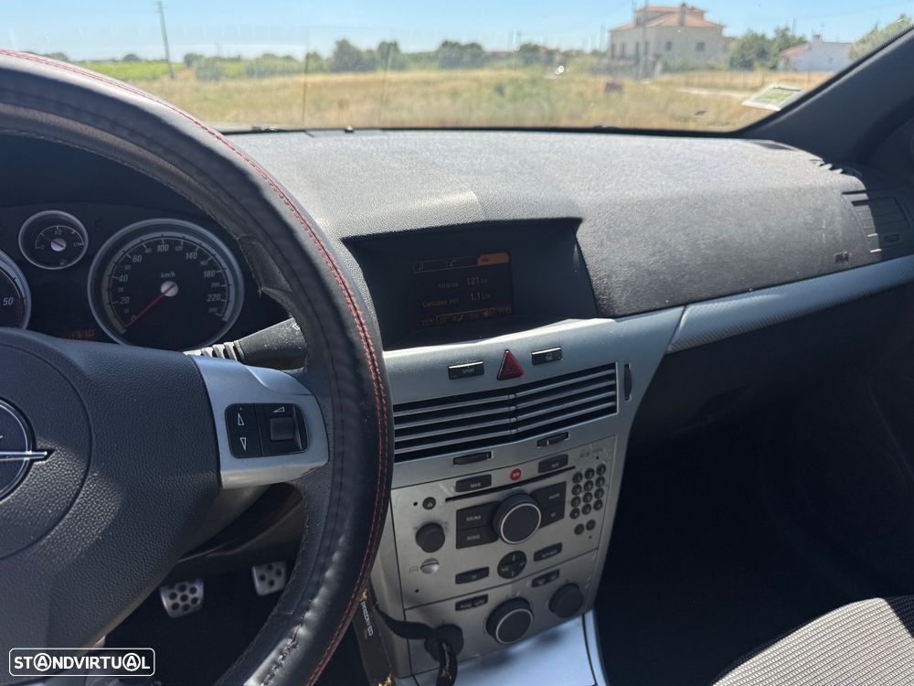 Opel Astra GTC 1.9 CDTI - 11