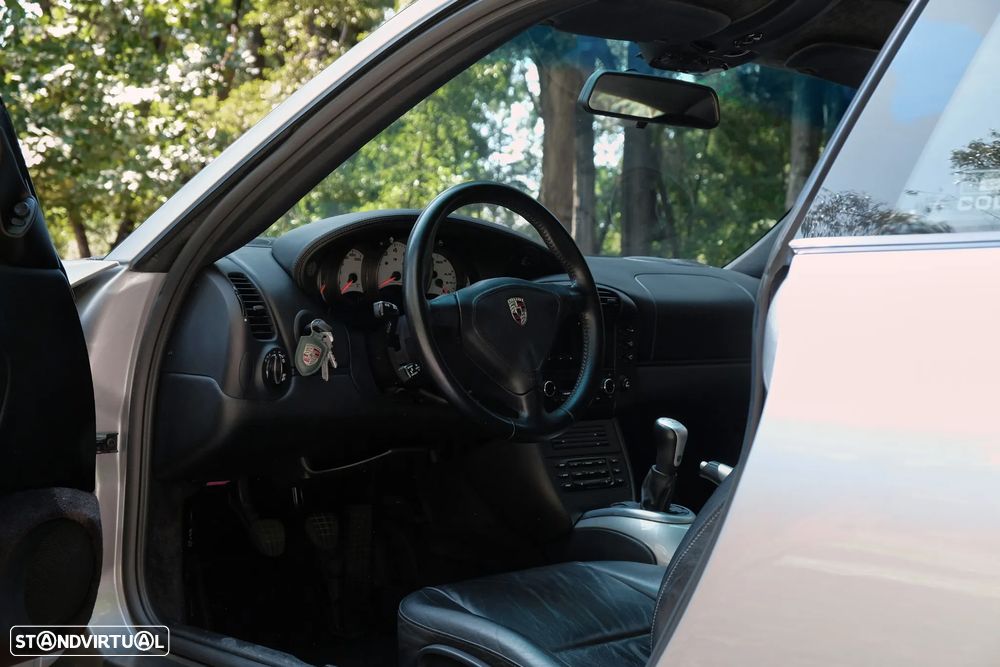 Porsche 911 (996) Carrera 4 Coupé - 21