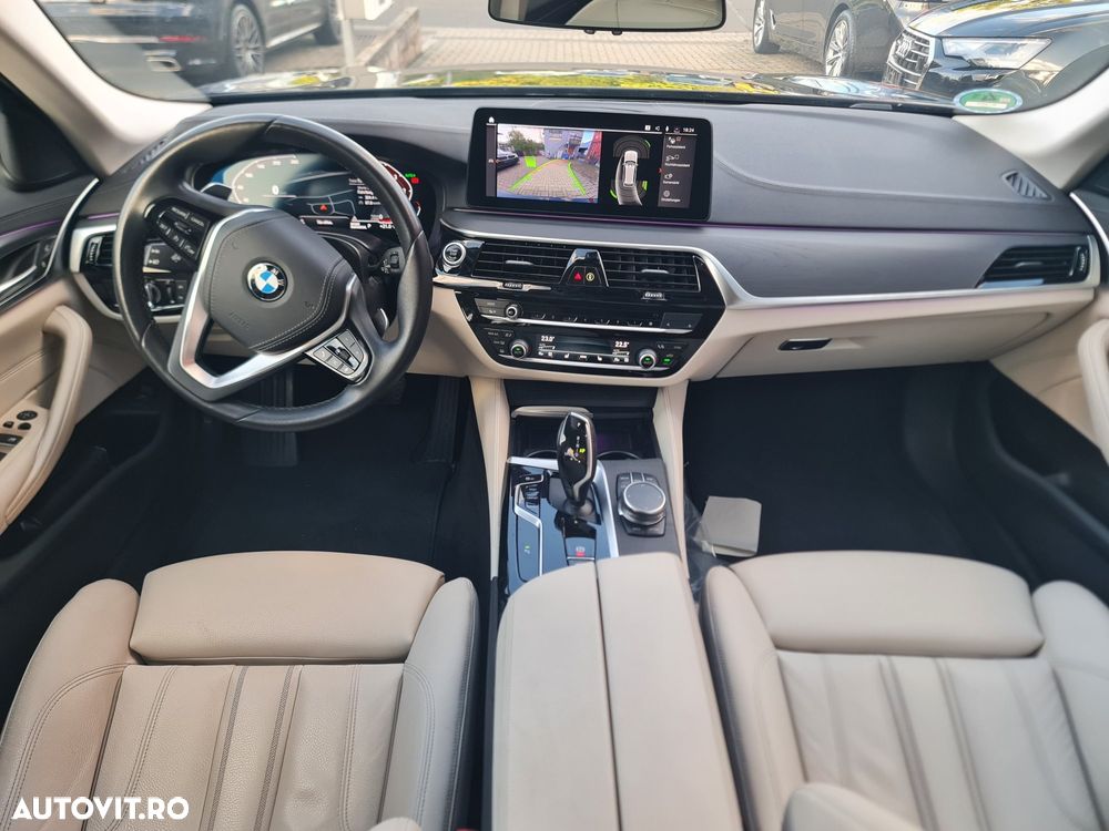 BMW Seria 5 520d Touring Aut. Luxury Line - 7