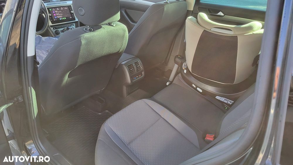 Volkswagen Passat 2.0 TDI SCR DSG Comfortline - 10