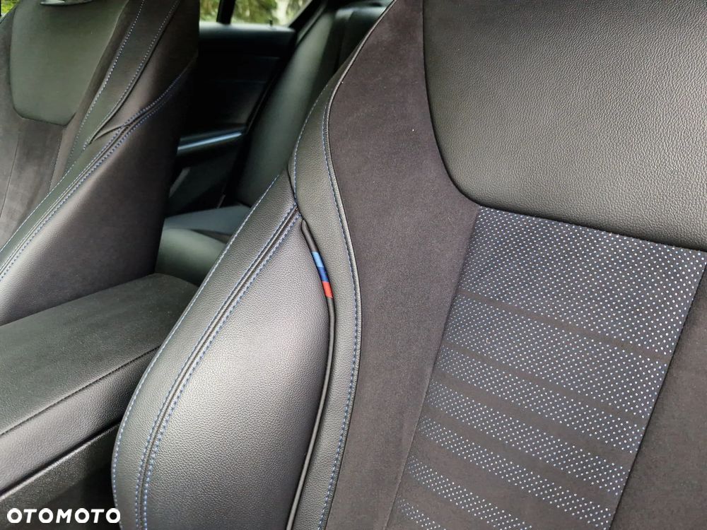 BMW Seria 3 318i M Sport - 11
