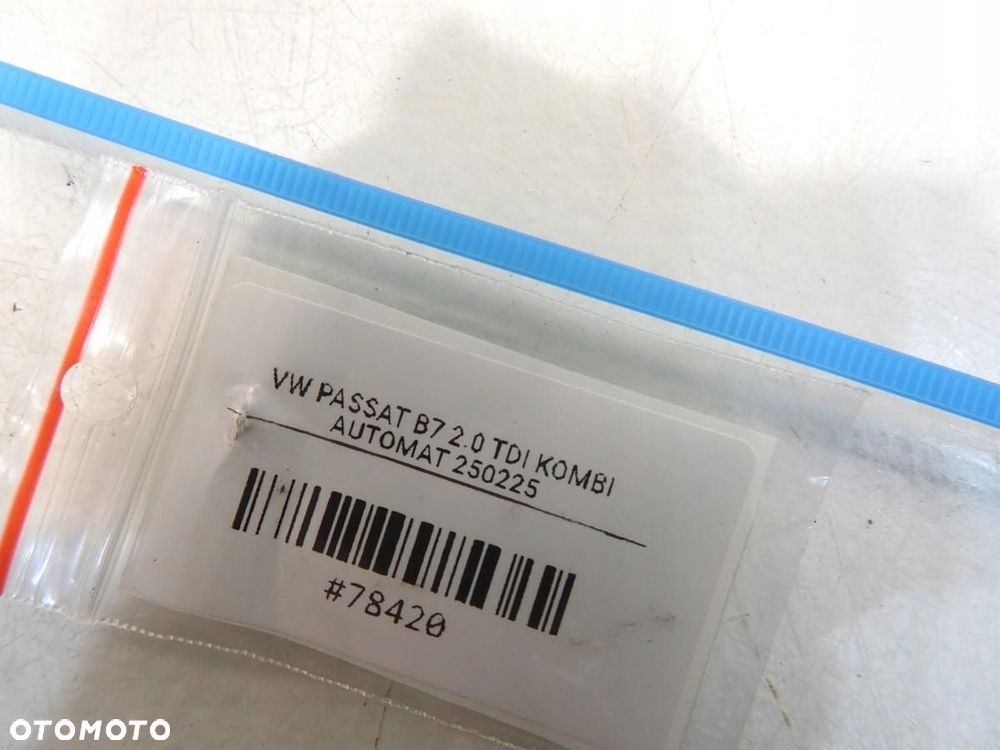 OBUDOWA TERMOSTATU VW PASSAT B7 2.0 TDI . - 4