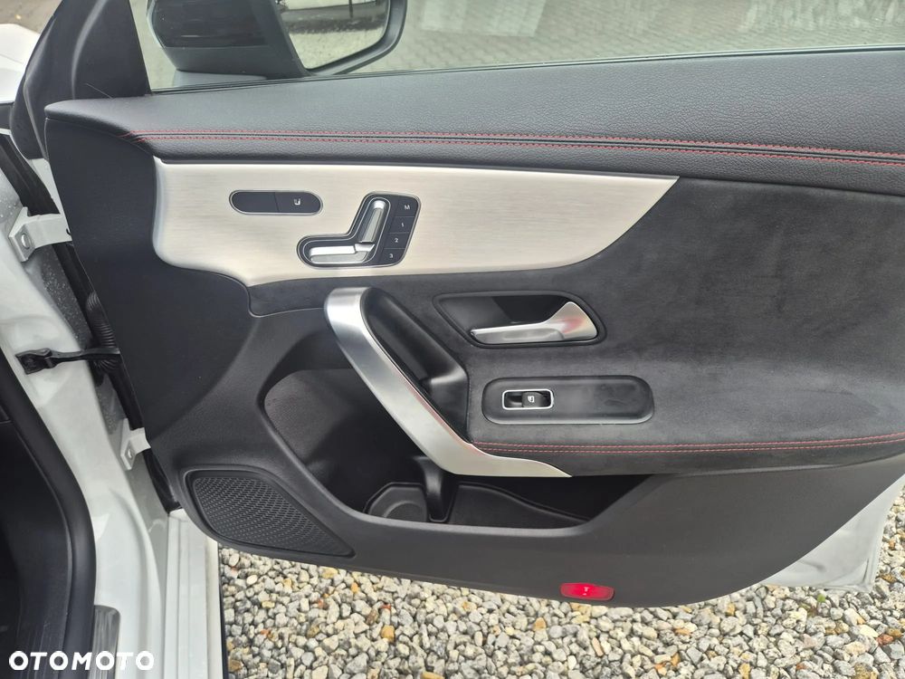 Mercedes-Benz CLA 200 d 8G-DCT - 16