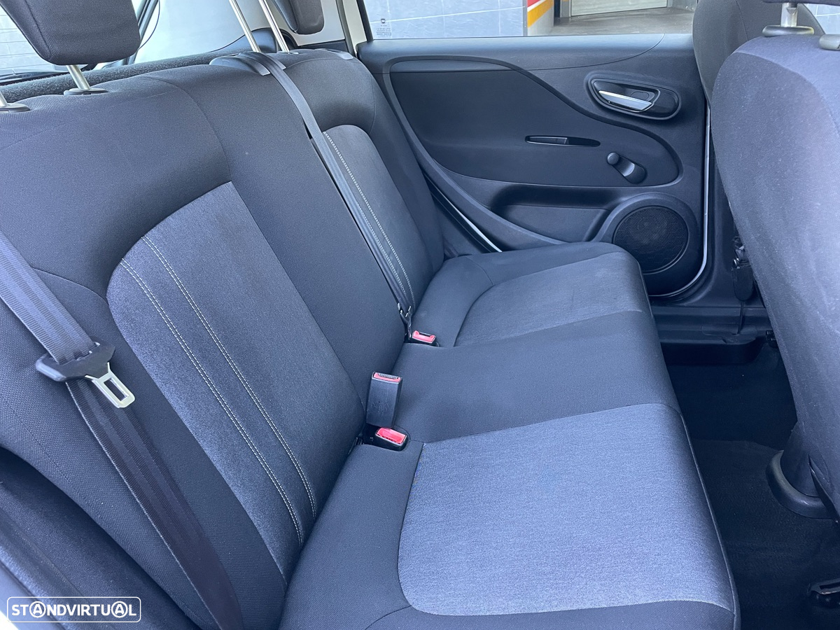 Fiat Punto 1.3 M-Jet Lounge S&S - 13
