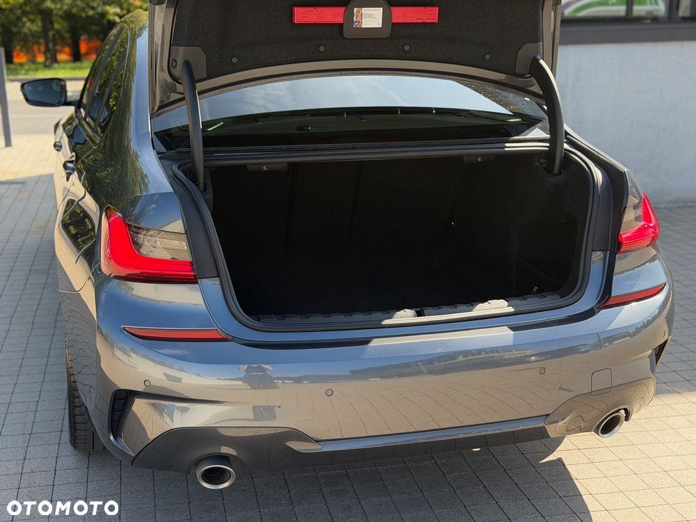 BMW Seria 3 320d Edition M Sport Shadow - 38