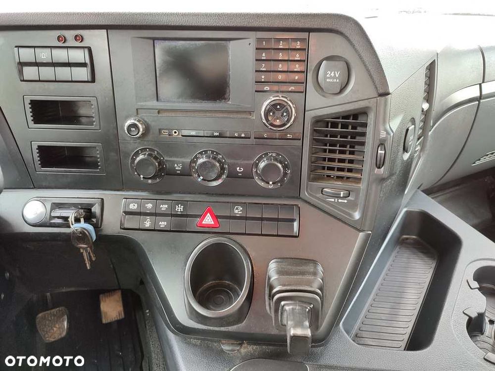 Mercedes-Benz Arocs 3243 - 10
