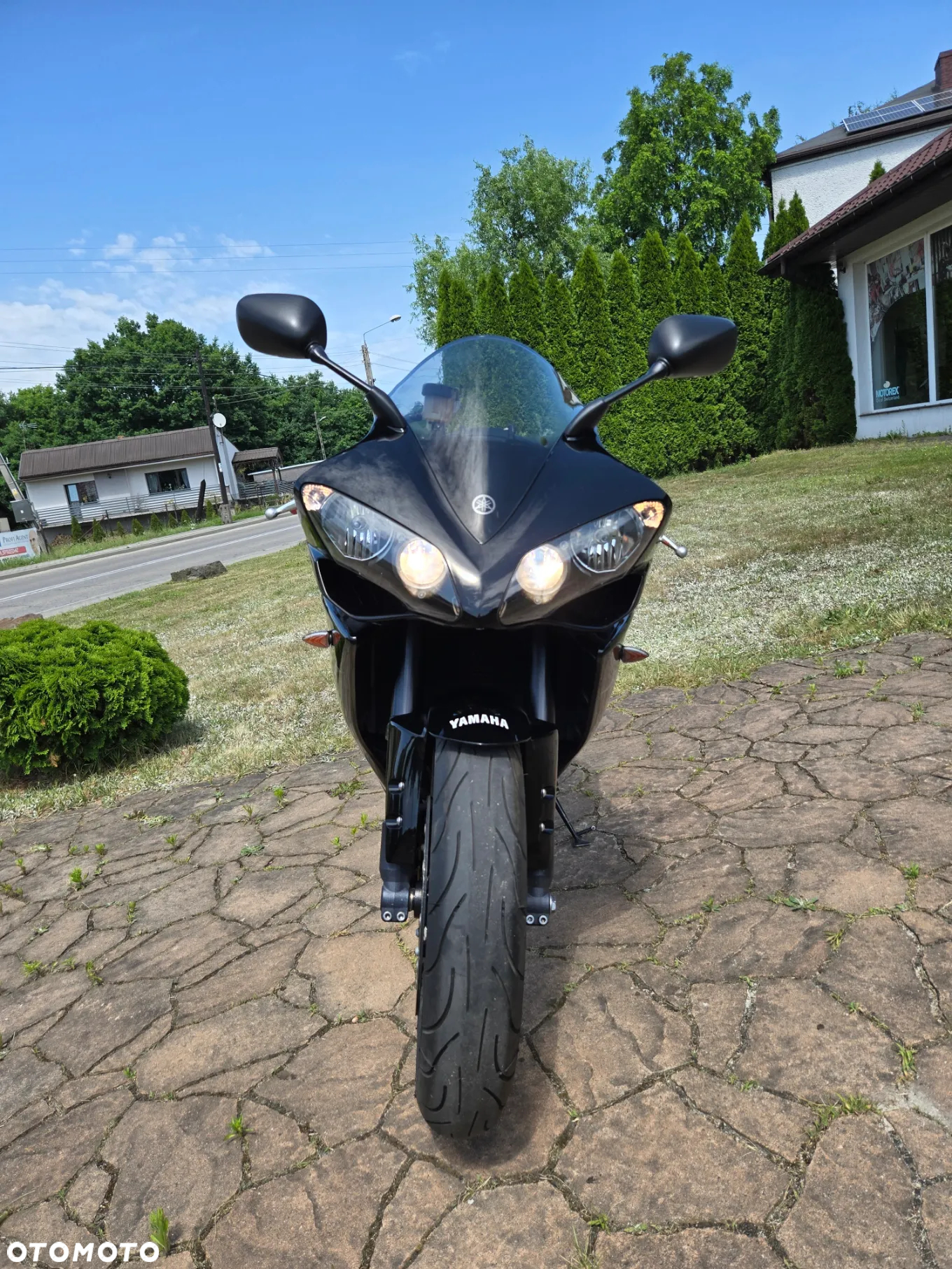 Yamaha R1 - 13