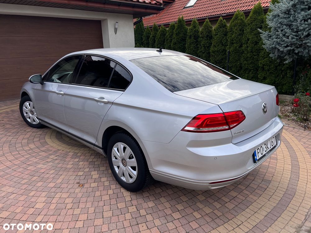 Volkswagen Passat - 4