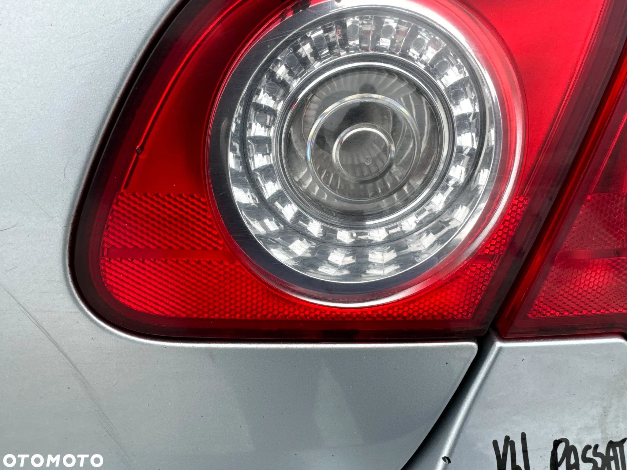 VW PASSAT B6 LAMPA PRAWY TYŁ PRAWA TYLNA Z KLAPY W KLAPĘ - 3