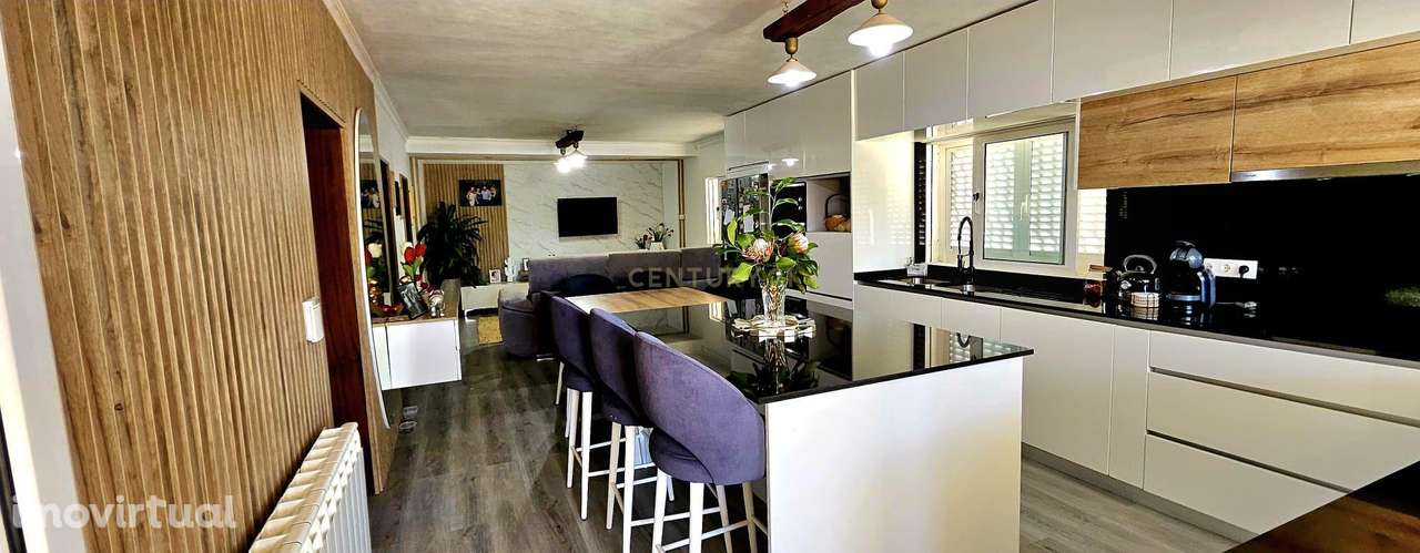 Moradia T4 térrea, com Piscina, Anexos, Garagem para 6 Carros e Elevad - Grande imagem: 3/17