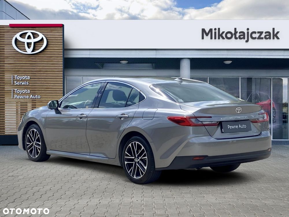 Toyota Camry - 6