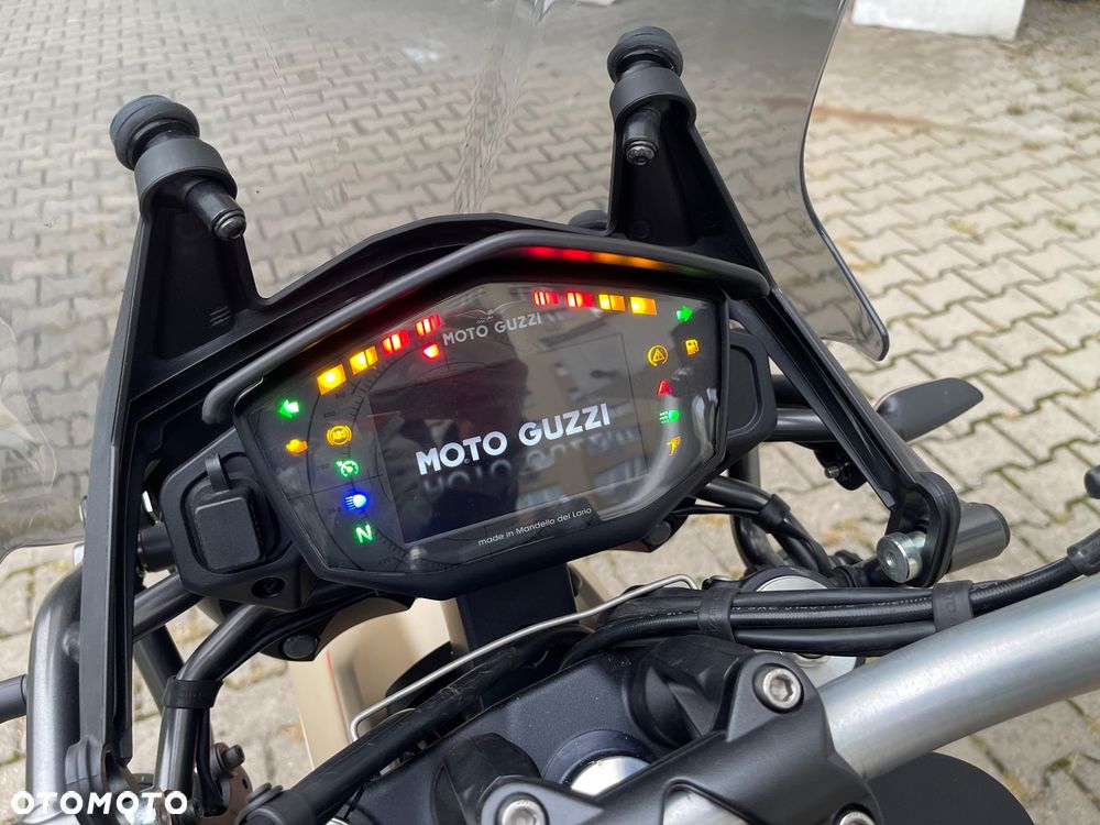 Moto Guzzi V85 - 25