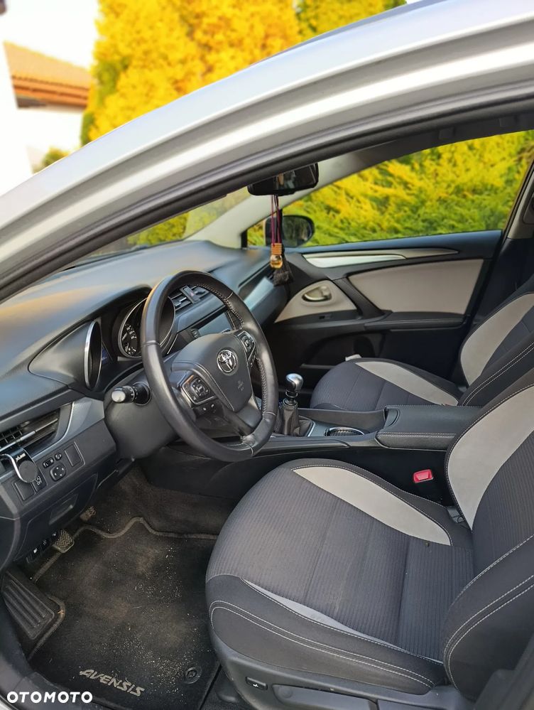Toyota Avensis 2.0 D-4D Premium - 9