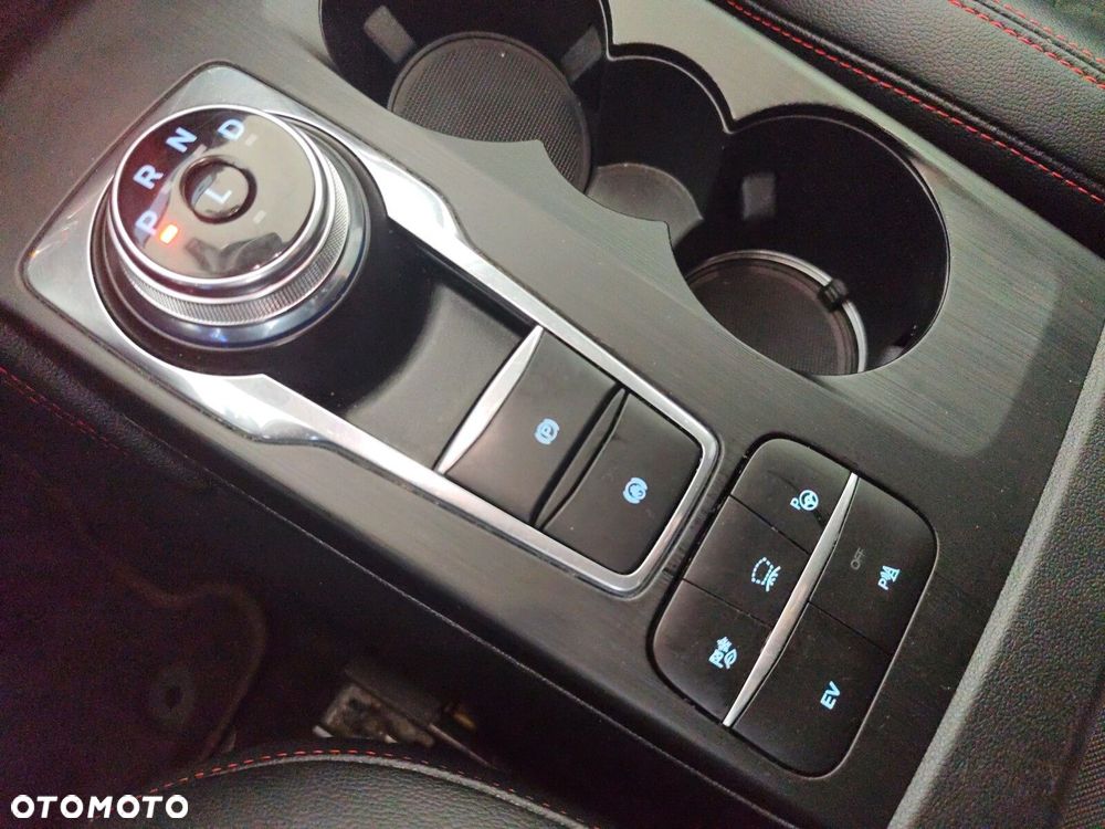 Ford Kuga - 40