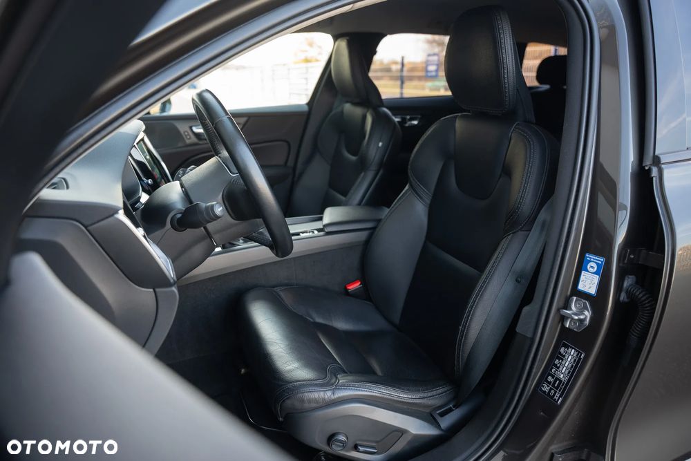 Volvo V60 Cross Country D4 AWD Geartronic Pro - 24