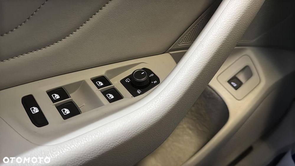 Volkswagen Passat 2.0 TDI EVO Elegance - 33