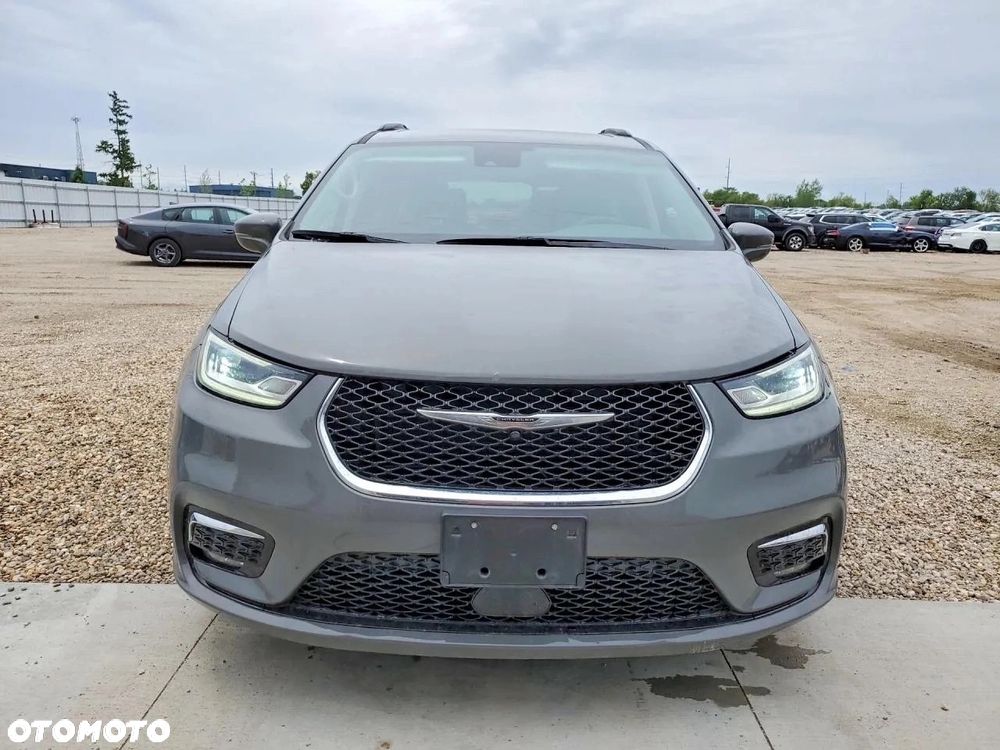 Chrysler Pacifica - 2