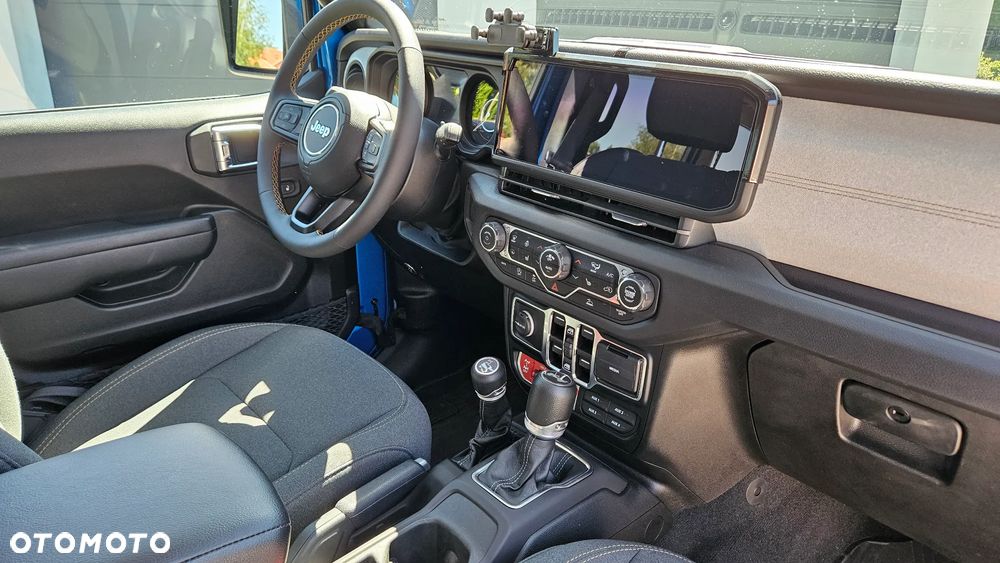 Jeep Wrangler - 28
