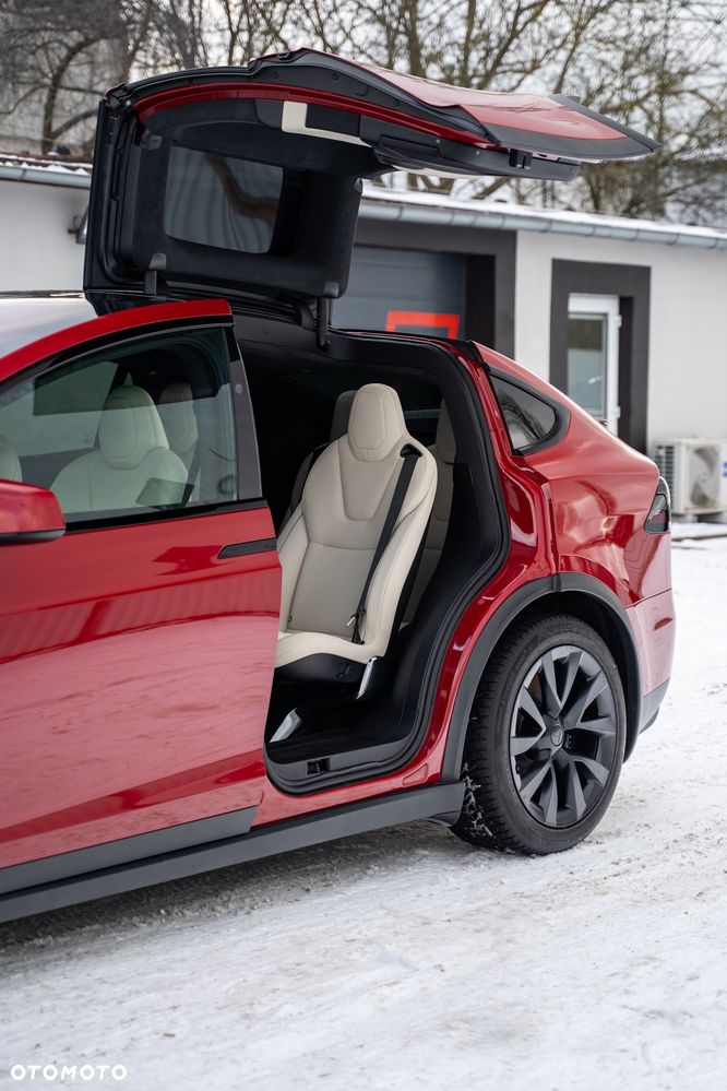 Tesla Model X - 13