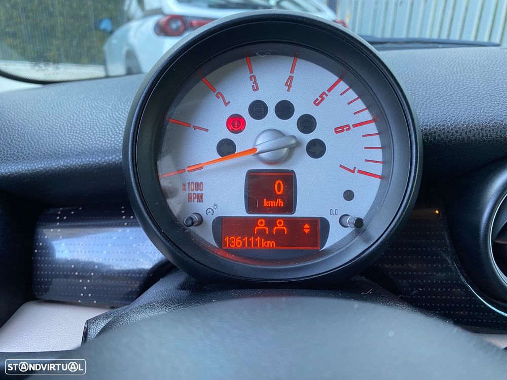 MINI 3 Portas One D - 11