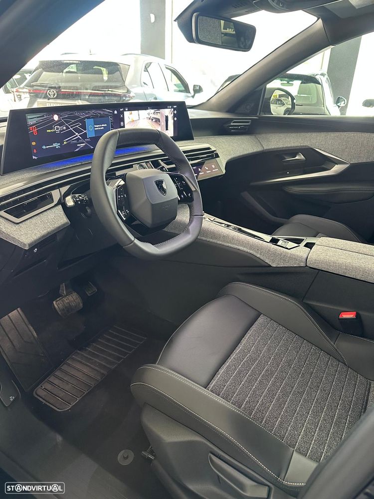 Peugeot E-5008 Allure - 12