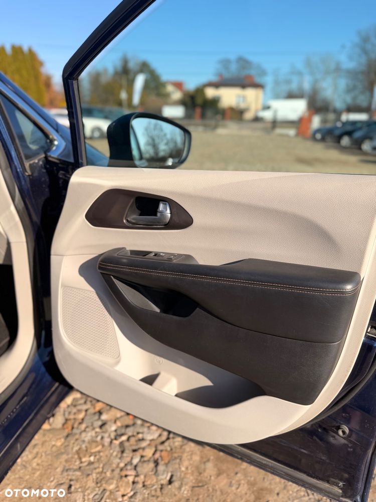 Chrysler Pacifica - 18