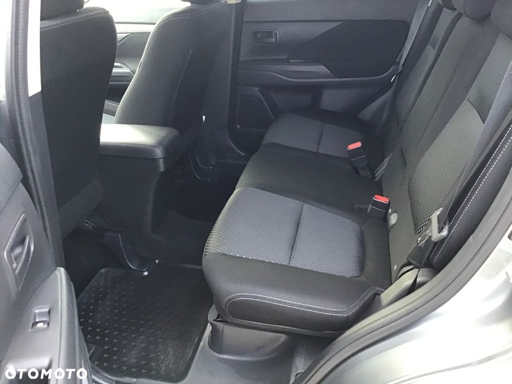 Mitsubishi Outlander - 10