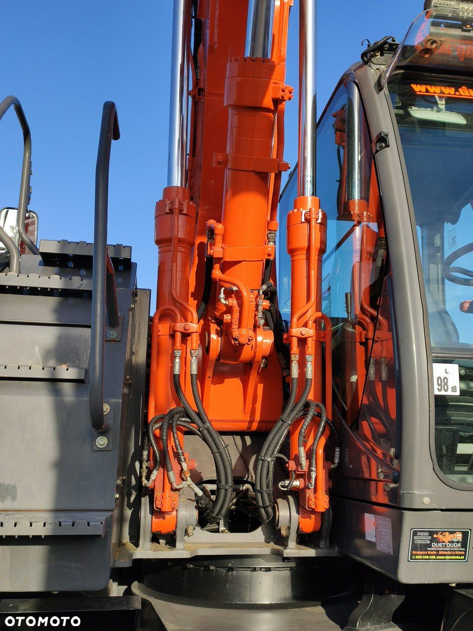 Hitachi ZX140 Koparka Kołowa - 10