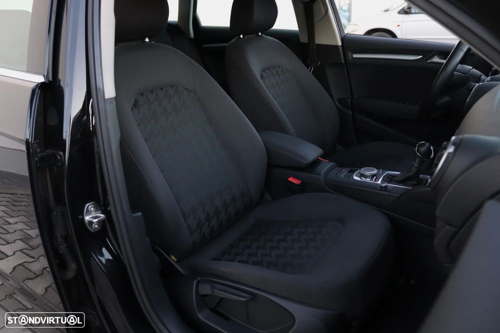 Audi A3 Sportback 1.6 TDI Advance S tronic - 44