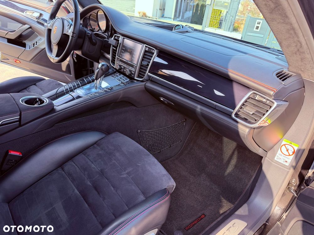 Porsche Panamera GTS PDK - 15