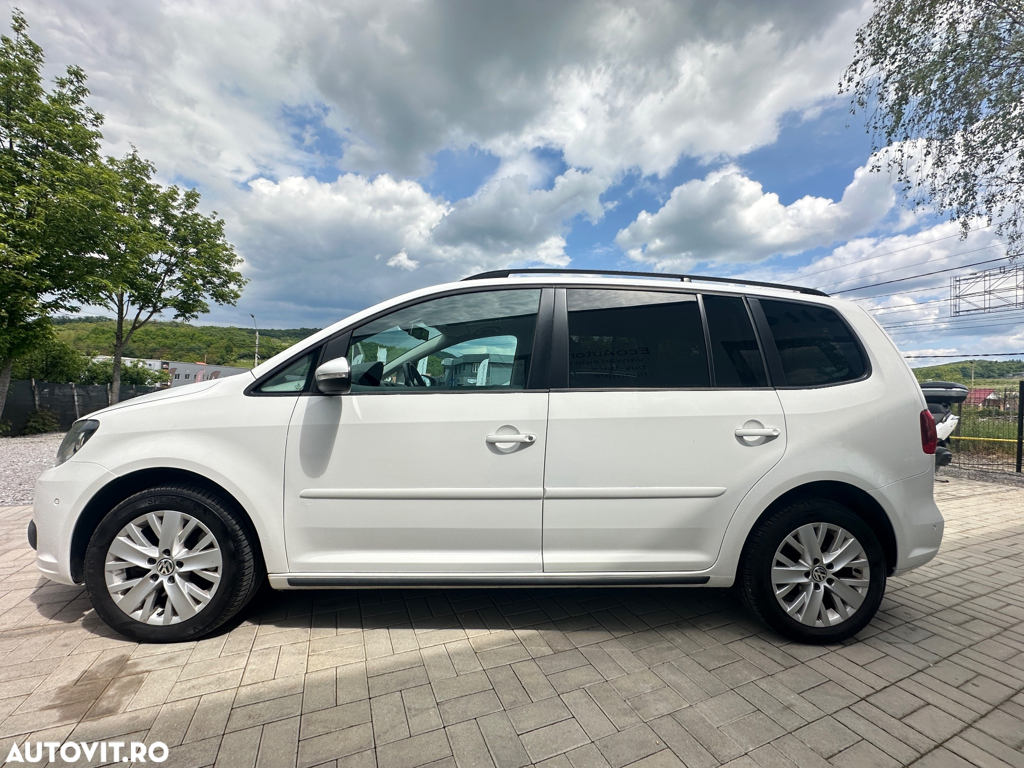 Volkswagen Touran 2.0 TDI BlueMotion Technology Comfortline - 11