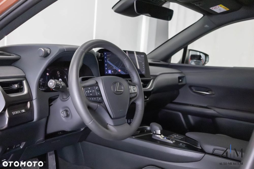 Lexus UX 300h F Sport Design AWD - 9