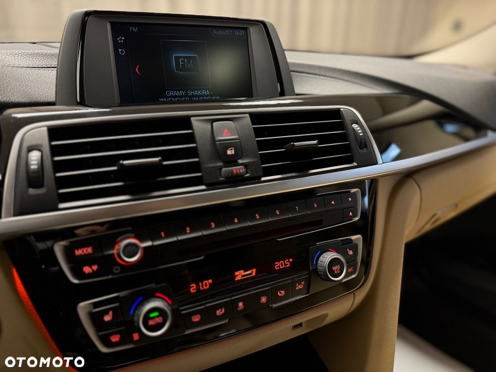 BMW Seria 3 320i xDrive Sport Line Sport - 32