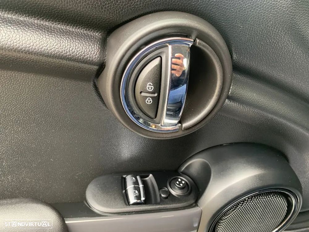 MINI 3 Portas One D - 11