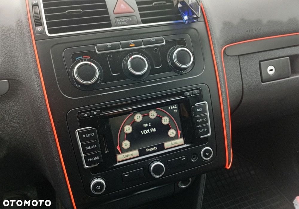 Volkswagen Touran - 29