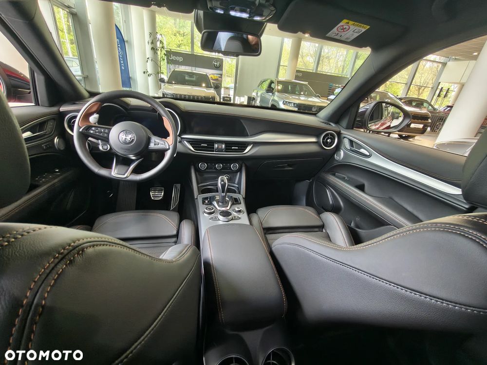 Alfa Romeo Stelvio 2.0 Turbo Intensa Q4 - 25