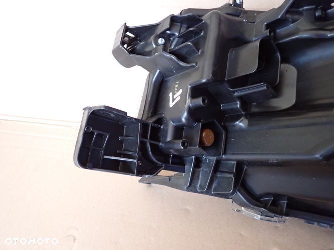 TOYOTA HILUX VIII 8 FULL LED 20- reflektor prawy lampa prawa 81110-YP431 - 4