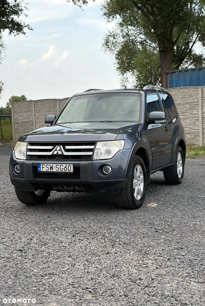 Mitsubishi Pajero - 2