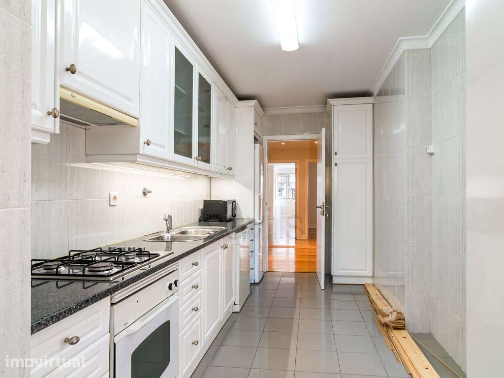 Apartamento T3 com garagem, na Rua Sousa Martins, Lisboa - Grande imagem: 5/15