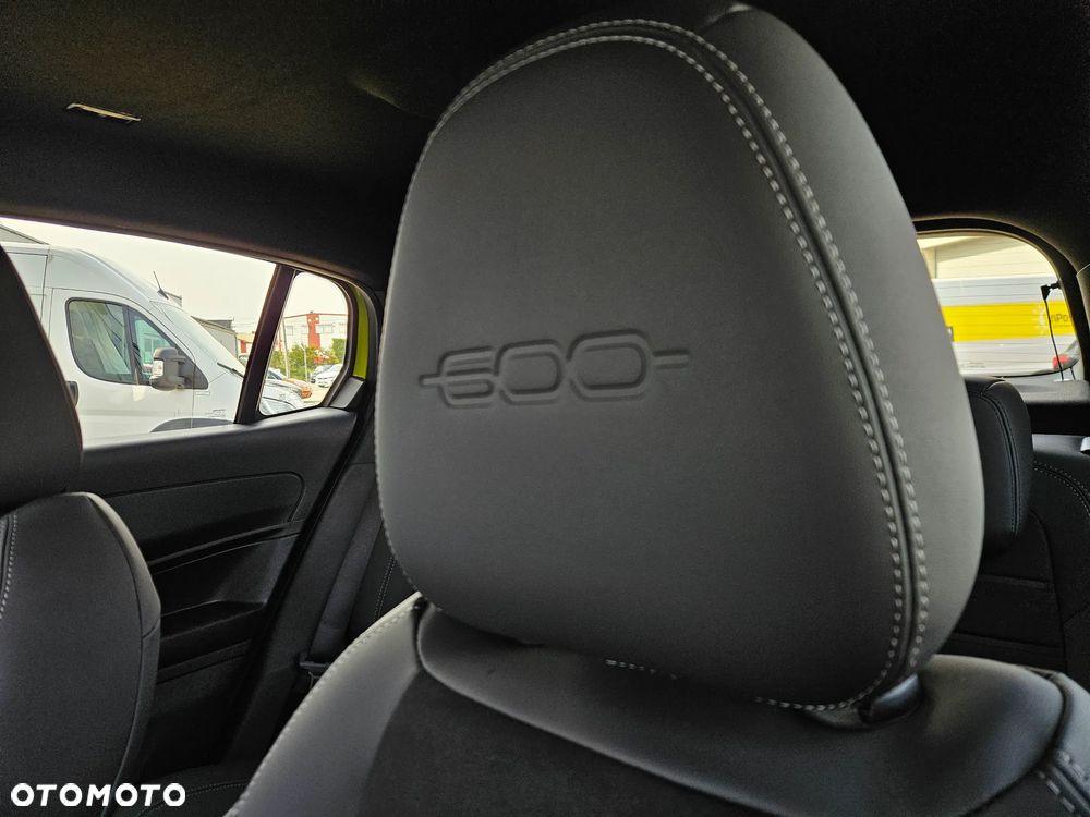 Fiat 600 1.2 Turbo Sport eDCT - 22