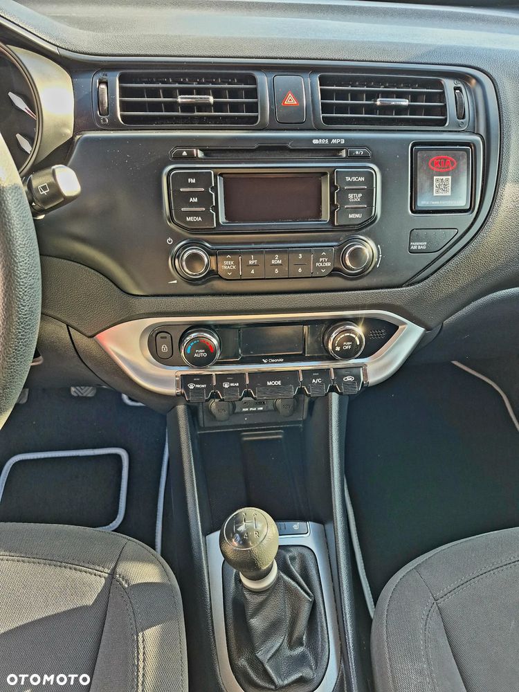 Kia Rio 1.2 Fifa World Cup Edition - 8