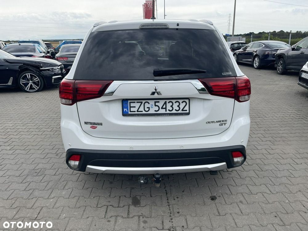 Mitsubishi Outlander - 3
