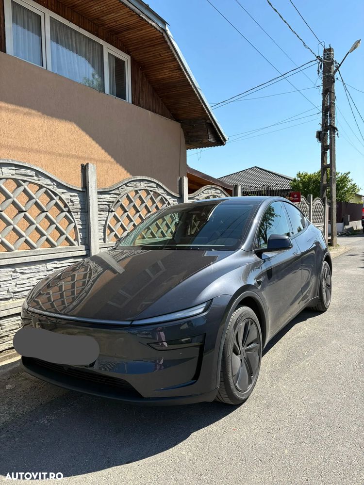 Tesla Model Y - 2