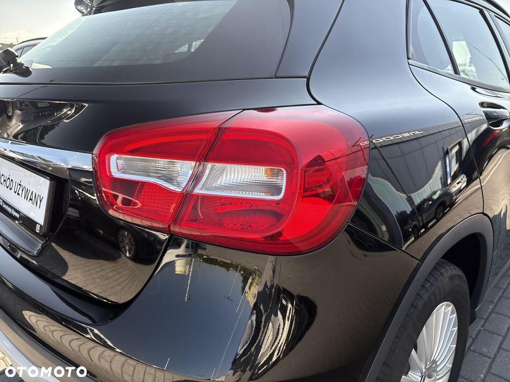 Mercedes-Benz GLA 180 7G-DCT - 31