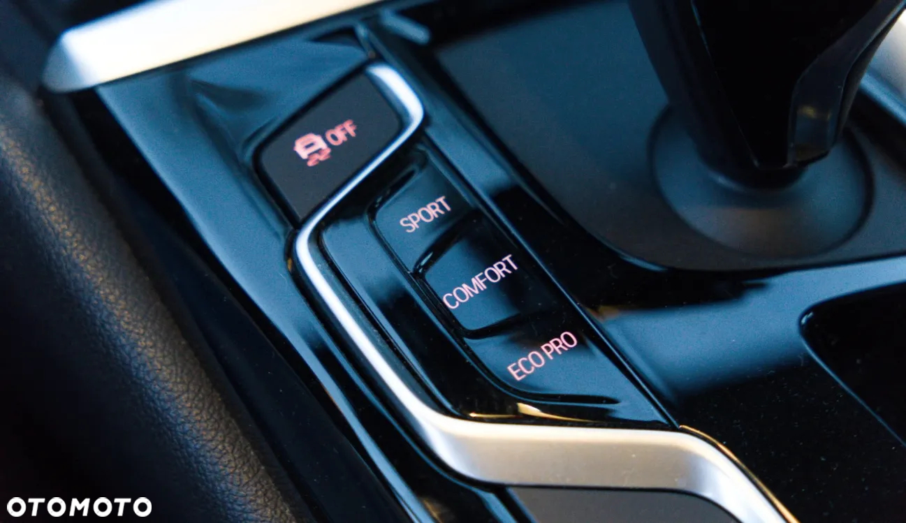 BMW Seria 5 520i - 31