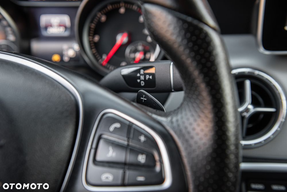 Mercedes-Benz CLA 200 d 4Matic 7G-DCT - 21