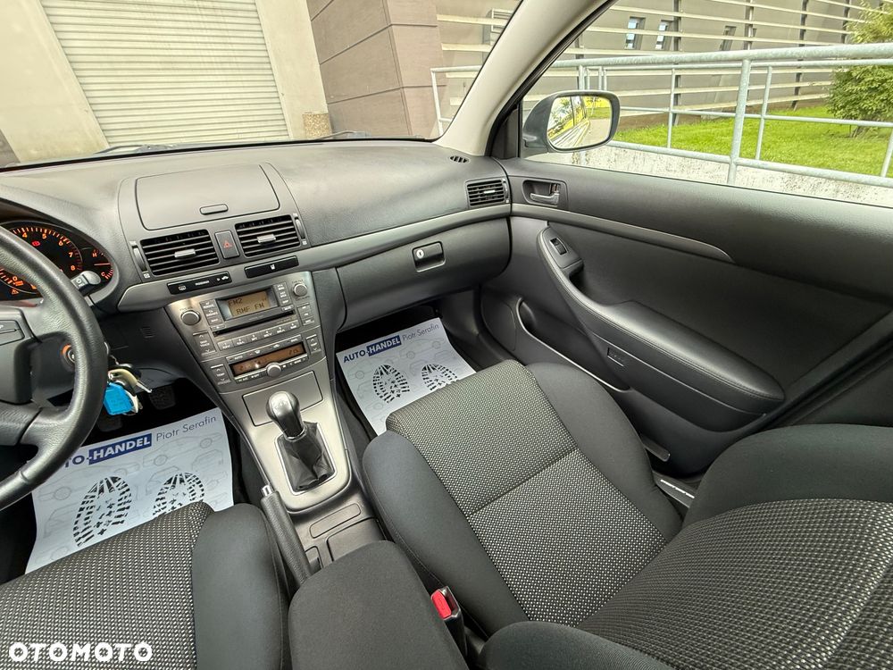 Toyota Avensis 1.8 VVT-i Combi Sol - 27