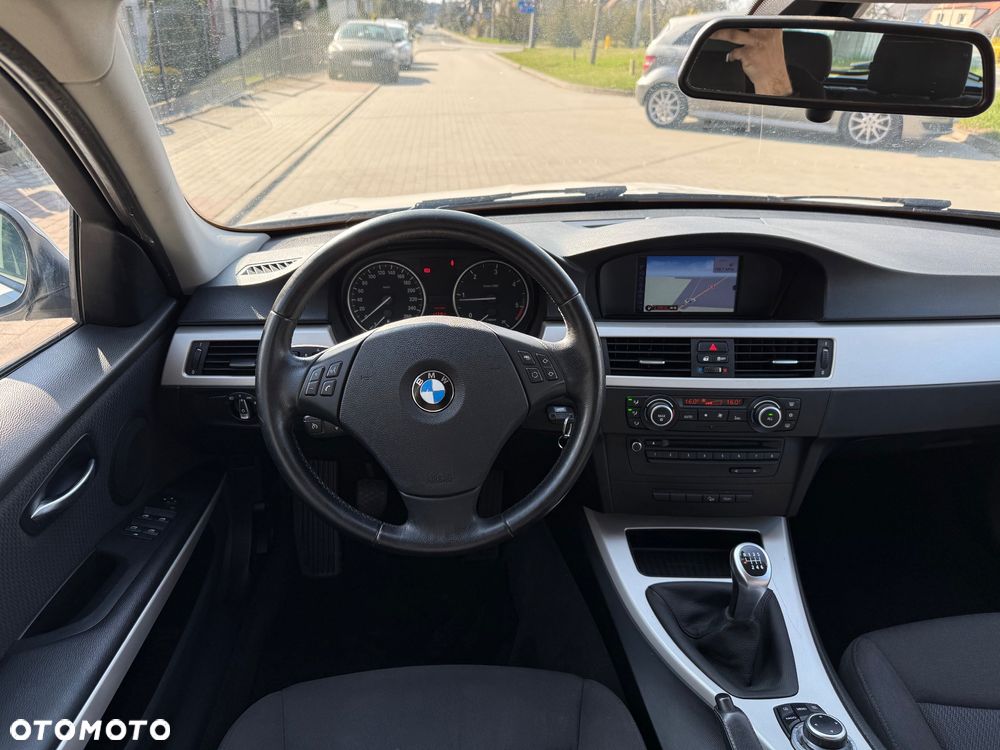 BMW Seria 3 320d xDrive DPF - 26